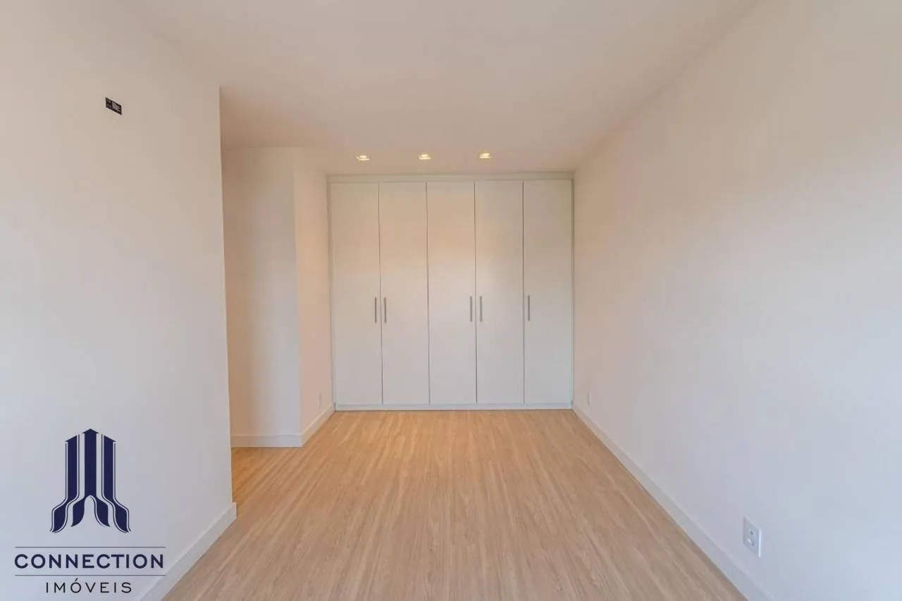 Floor-to-ceiling windows in a 2-bedroom apartment, 83 m² — photo 3