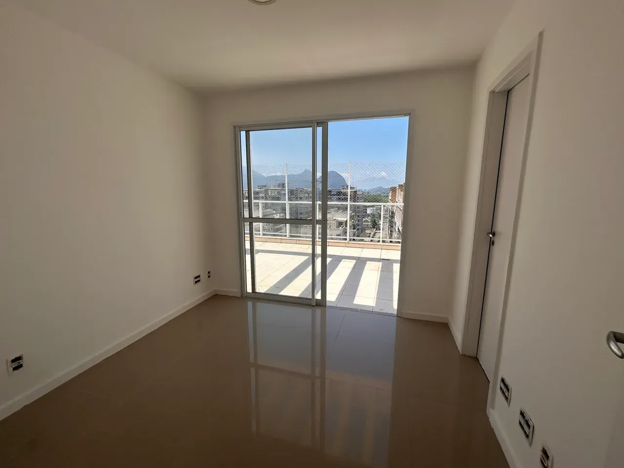 3-bedroom apartment with a mountain view in Rio de Janeiro — photo 11