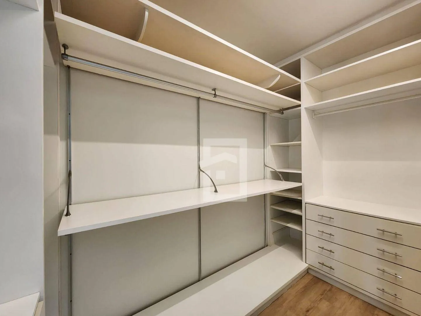 4-bedroom apartment with enclosed balcony and private garden — photo 47