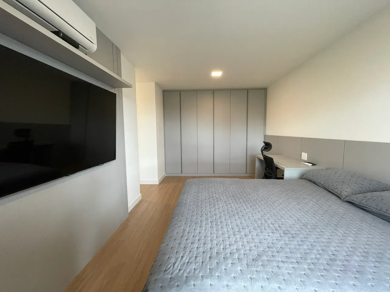 Furnished 151 m² apartment with 3 en-suite bedrooms and 2 parking — photo 19