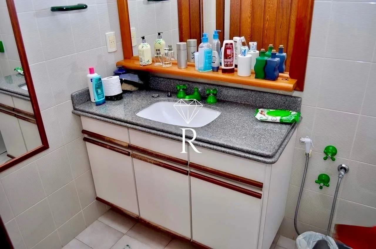 Furnished 4-bedroom house with 3 en-suites, 450 m²