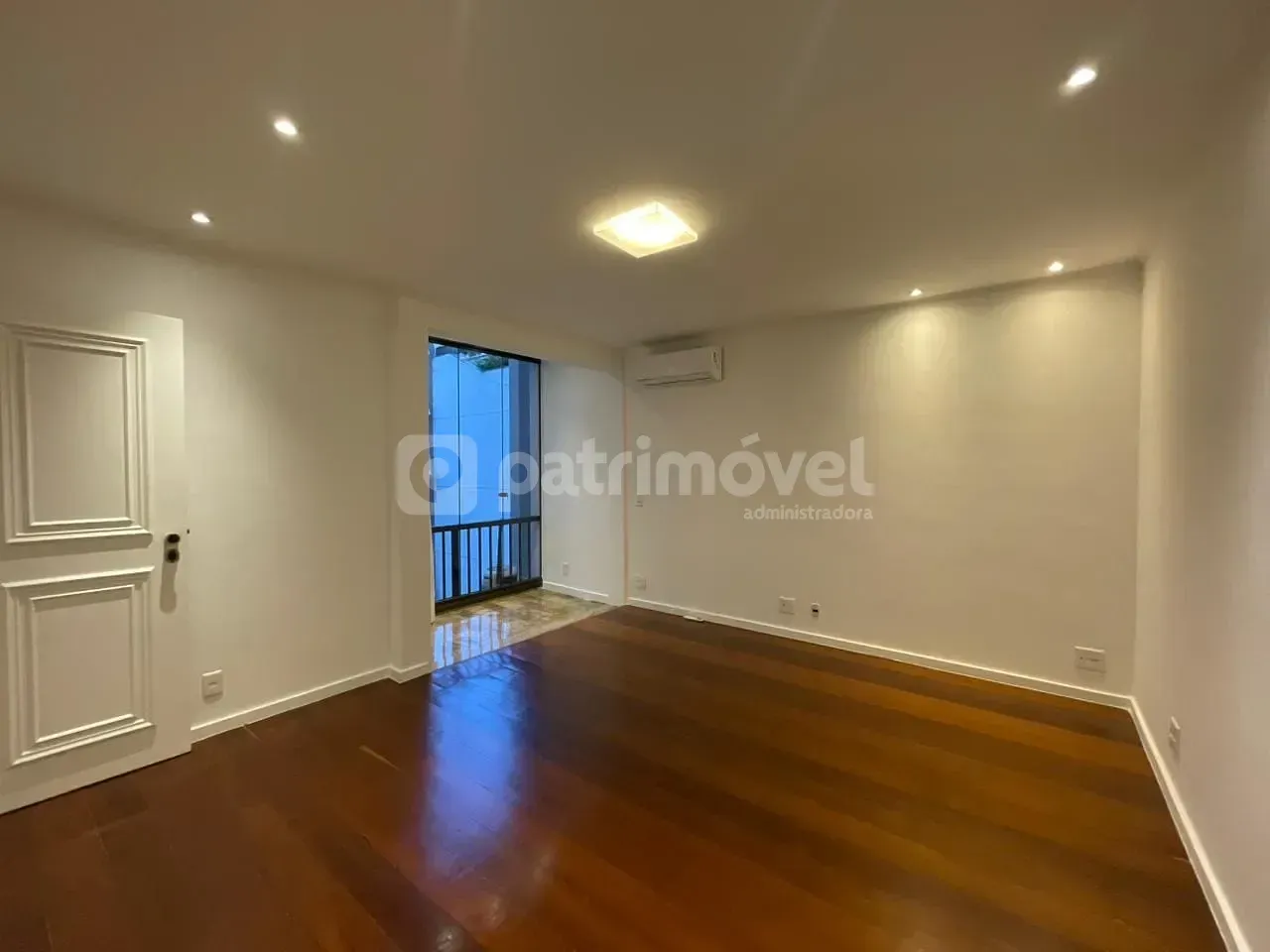 4-bedroom apartment with pool and 3 parking spaces — photo 44