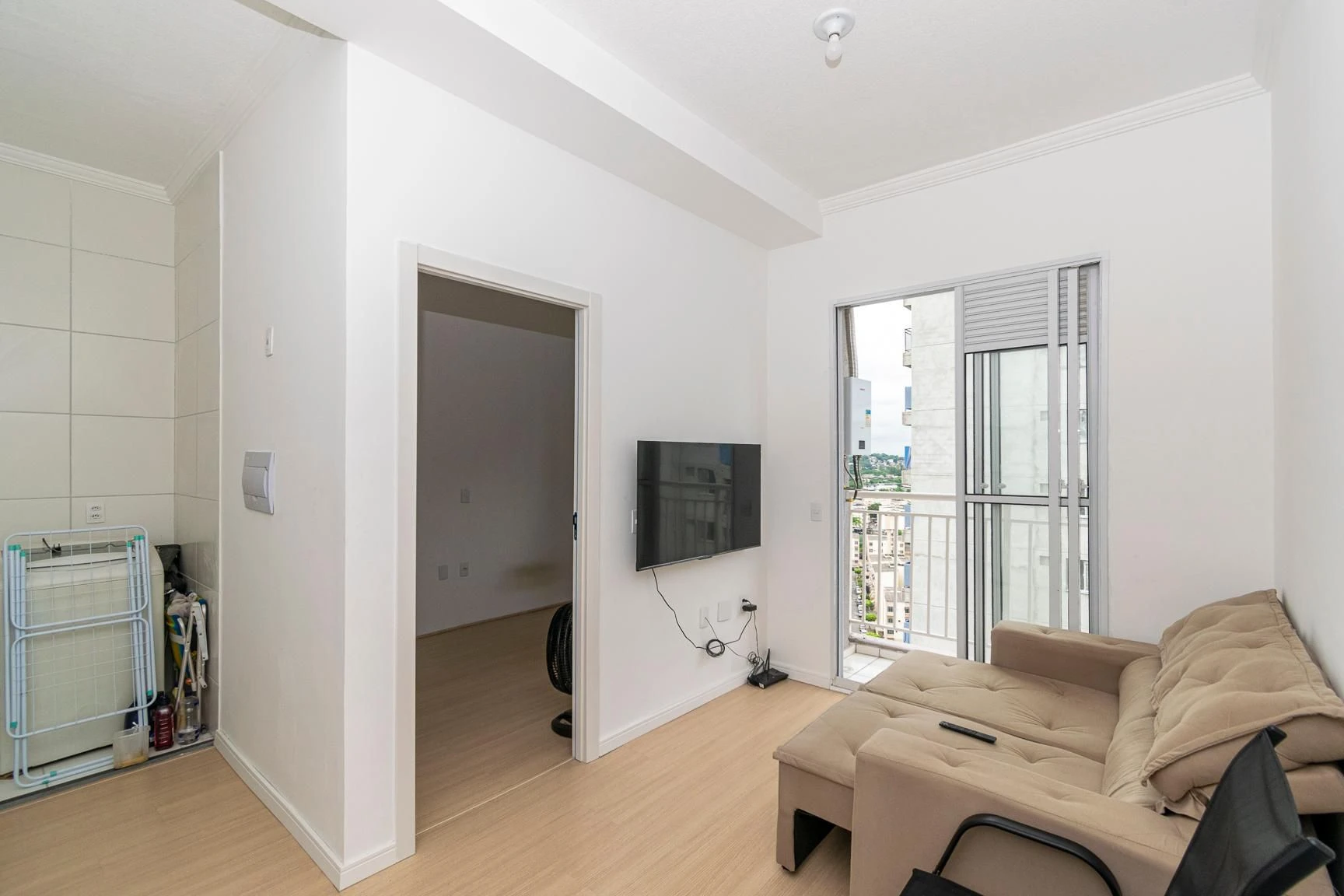 One-bedroom apartment with a washing machine — photo 31
