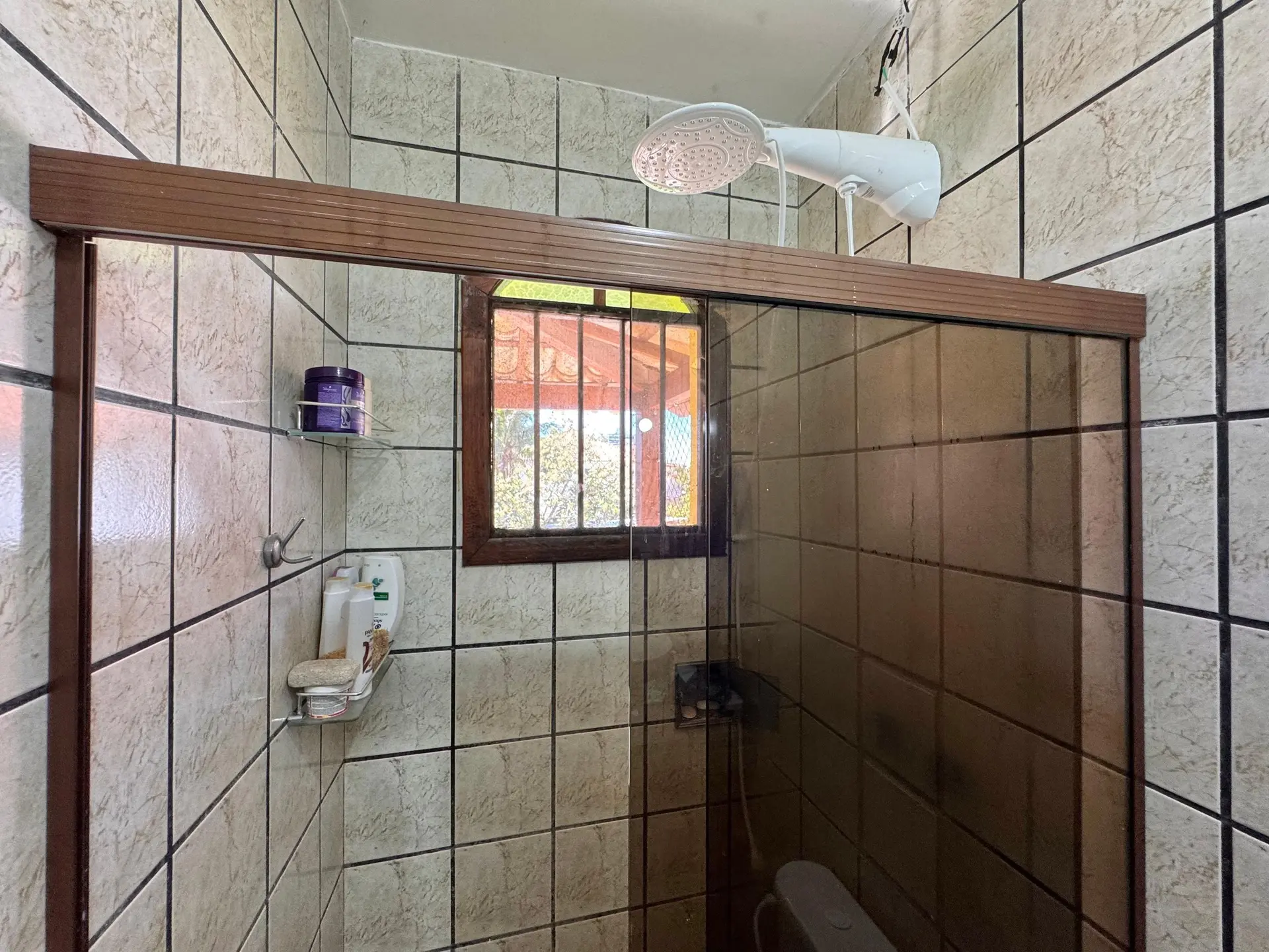 Casa mobiliada com ar-condicionado, 4 quartos e 3 banheiros