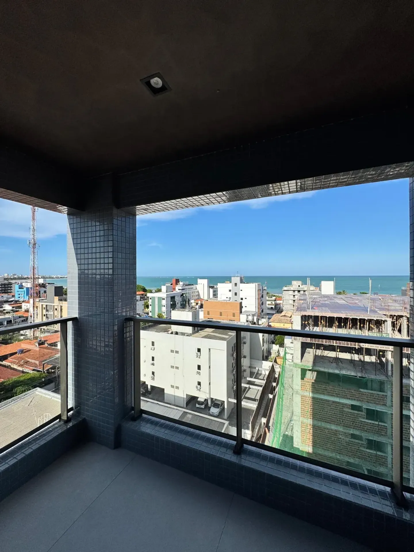Квартира 145 м² з 4 спальнями-сюїтами та паркуванням — photo 18