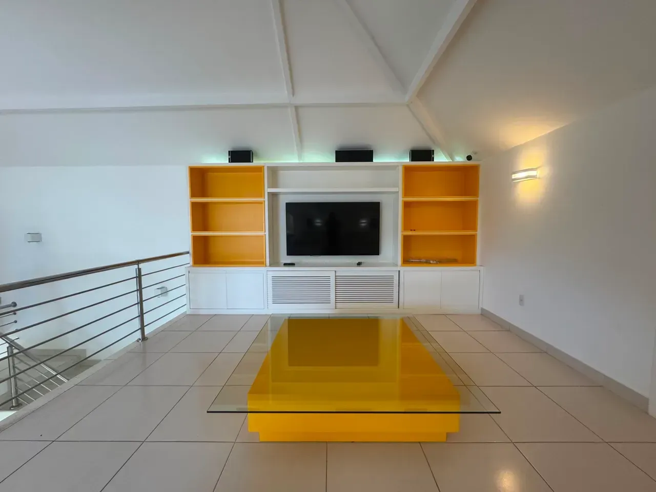 Furnished house, 750 m², with floor-to-ceiling windows — photo 7