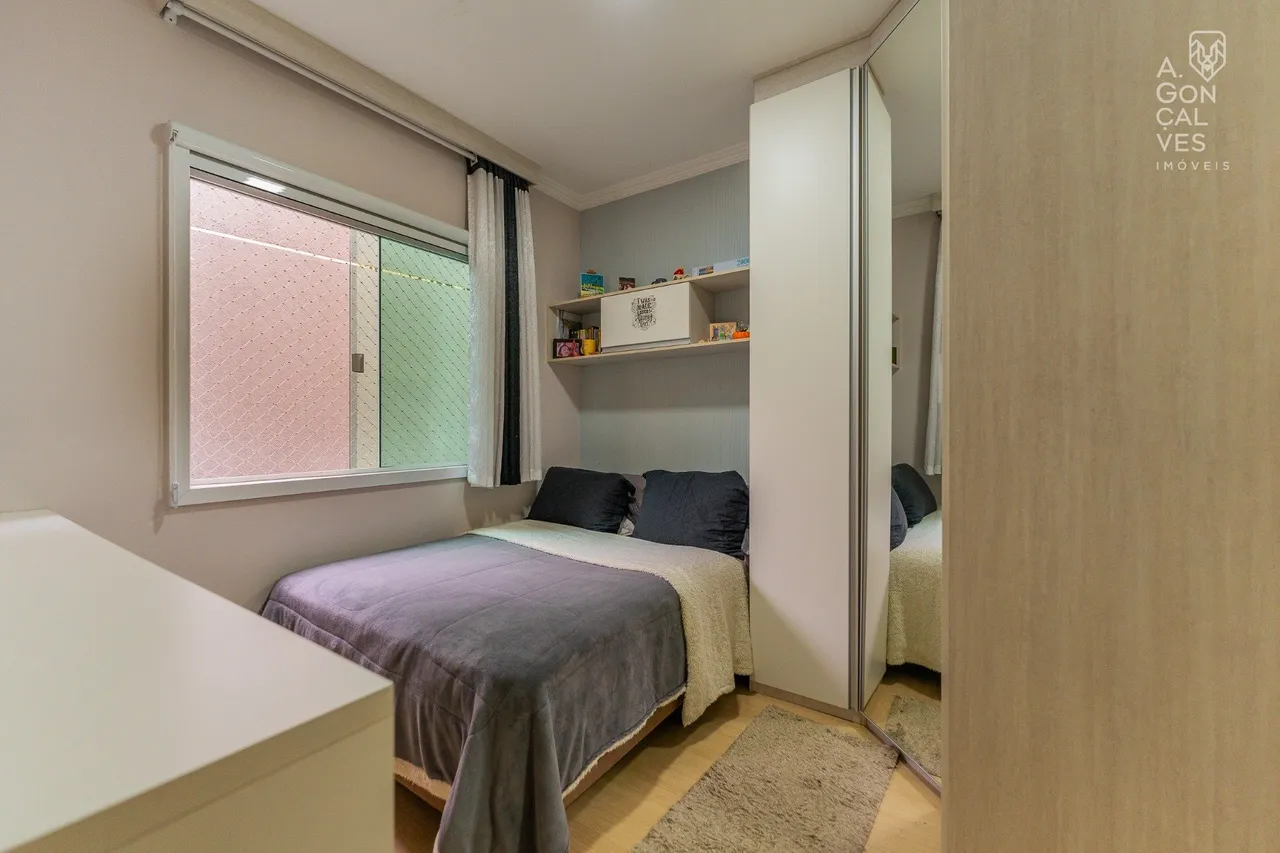 House with 3 bedrooms and a closed kitchen with gas stove — photo 10