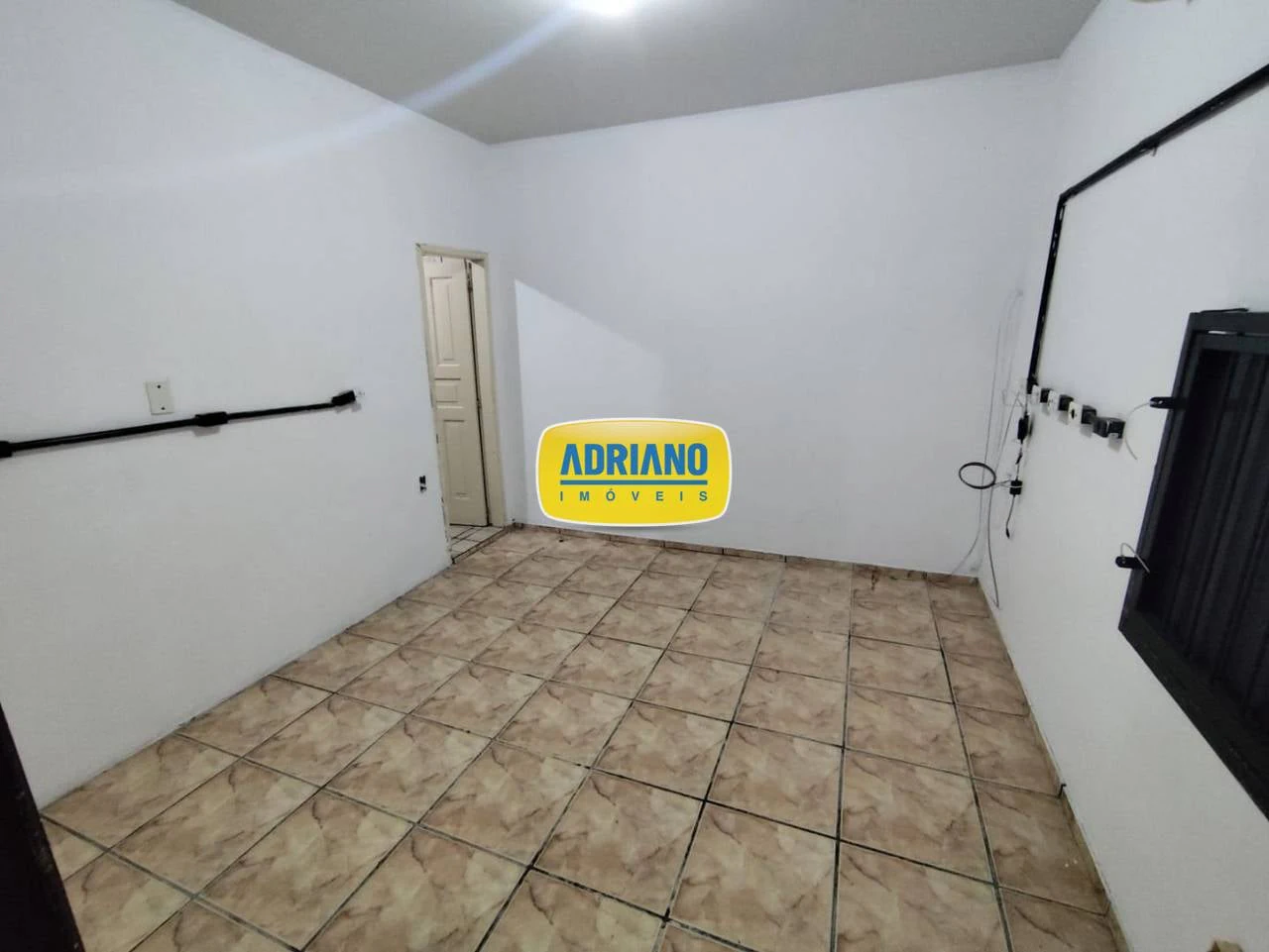 House with 4 bedrooms and a private garden — photo 25