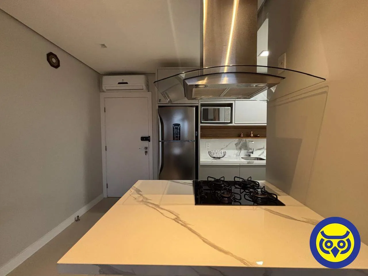 38 m² furnished studio with an open-plan kitchen — photo 10