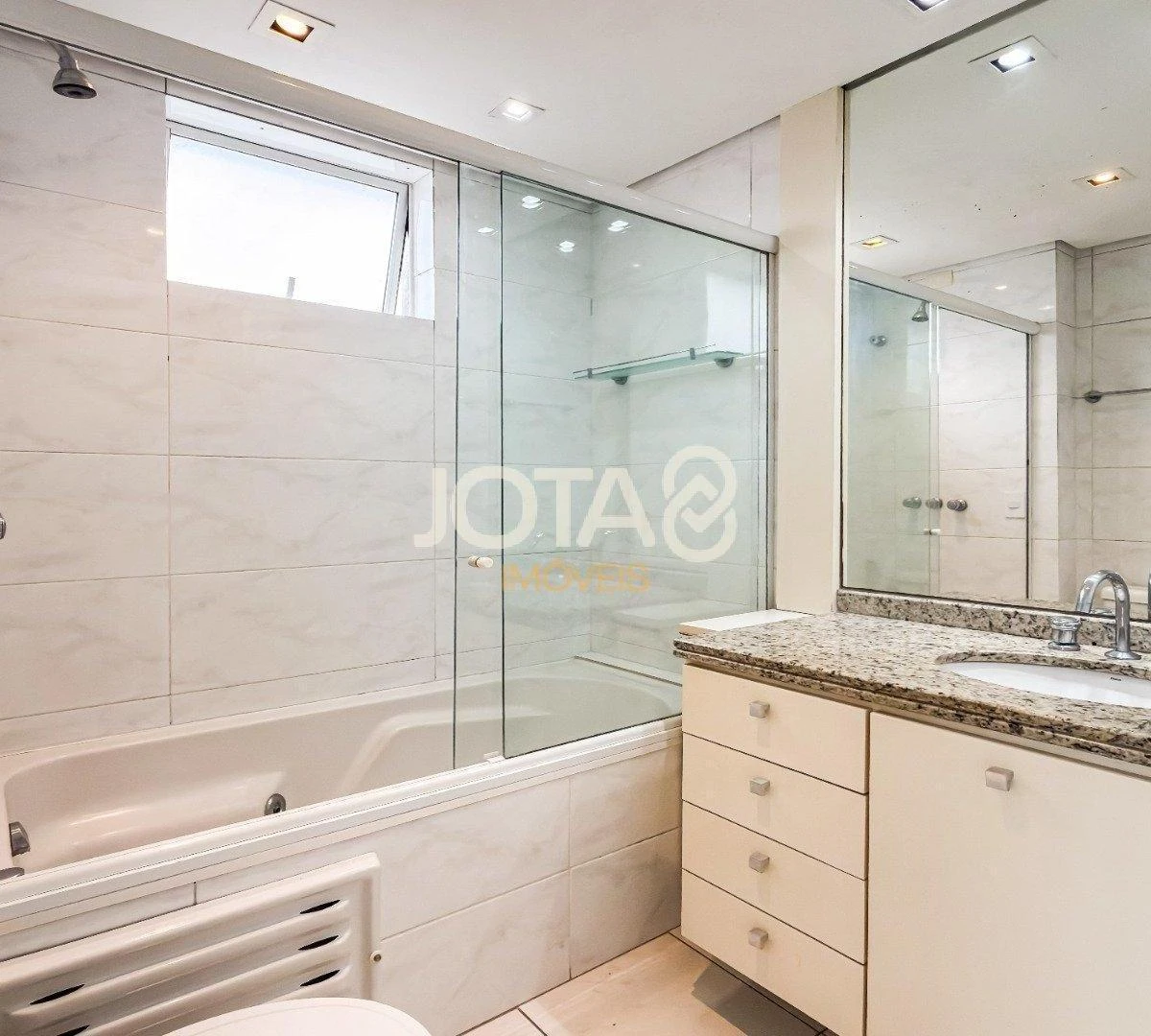 Apartment, 213 m², with a bathtub — photo 37