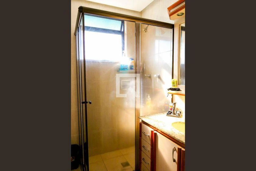 3-bedroom apartment with a suite and glass-enclosed showers — photo 30