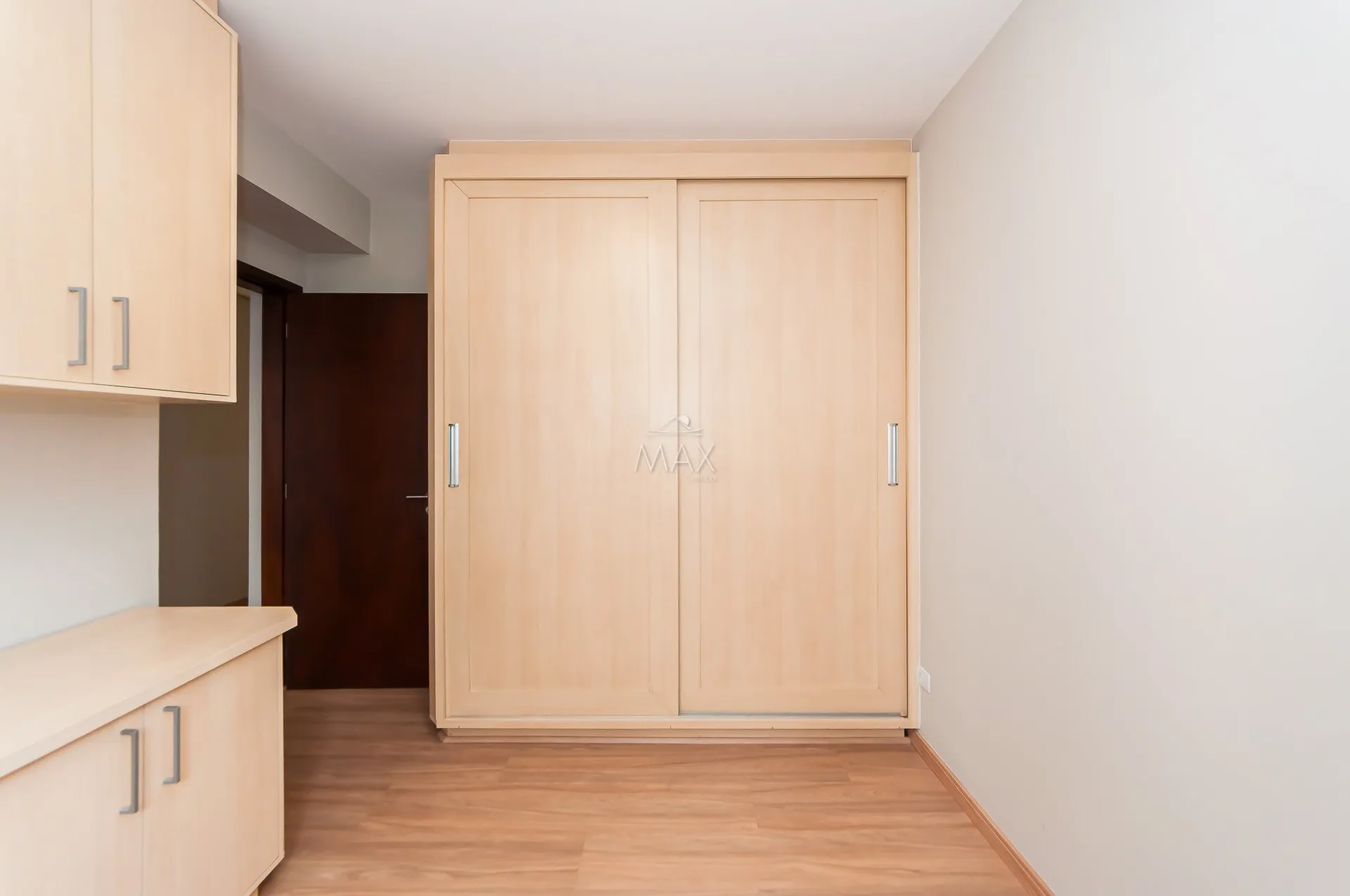 Furnished apartment, 89 m², with a glass-enclosed balcony — photo 12