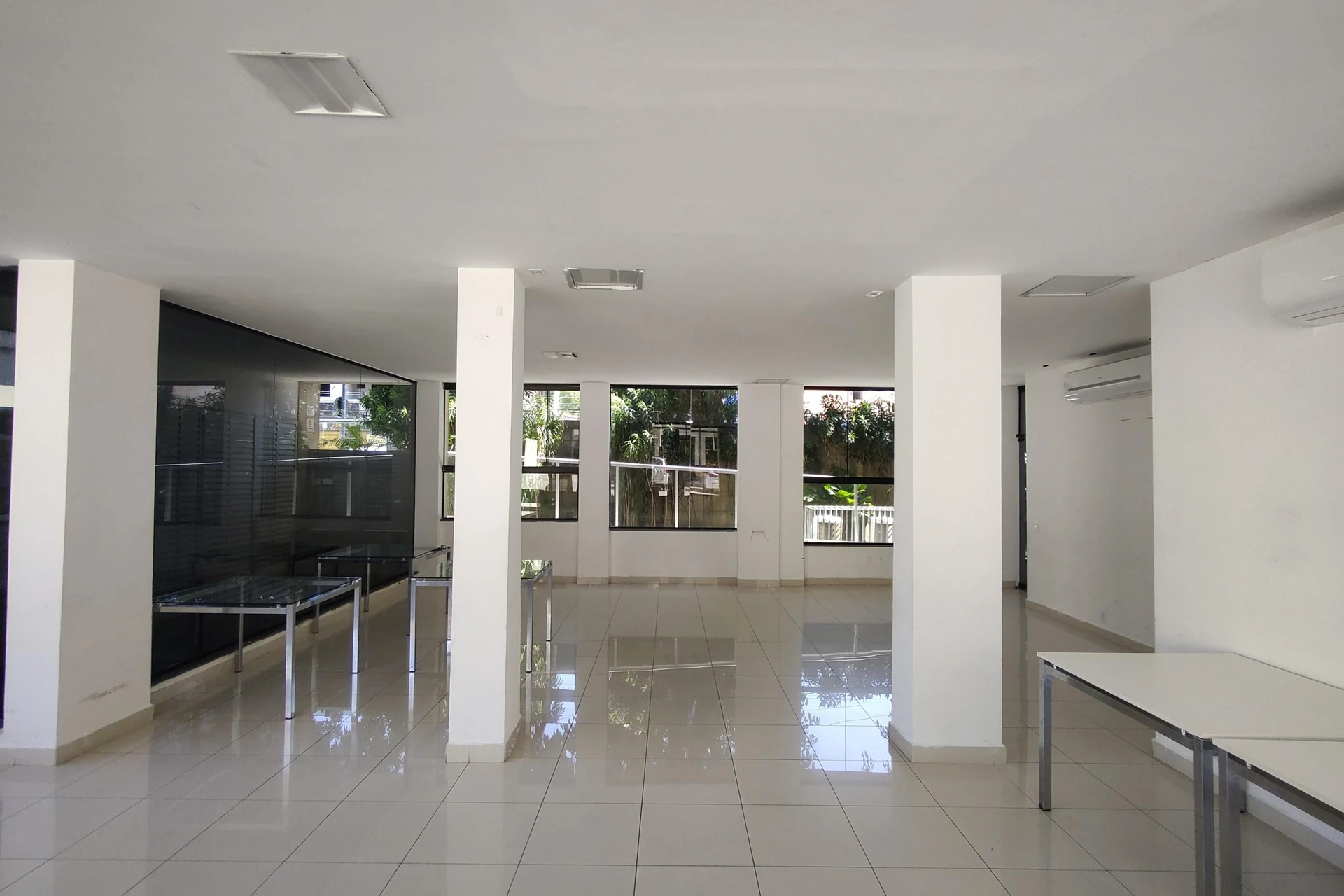2-bedroom apartment in a building with a gym — photo 63