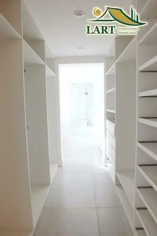 3-bedroom apartment in a building with a pool — photo 20