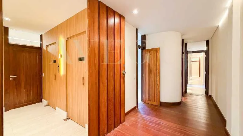 Floor-to-ceiling windows in a 3-bedroom apartment, 170 m² — photo 17