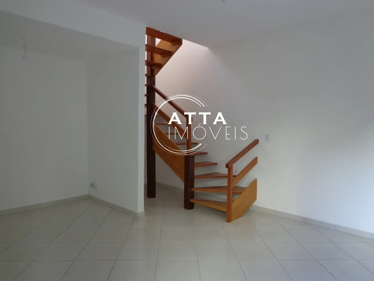 Unfurnished house with 3 bedrooms and 2 baths