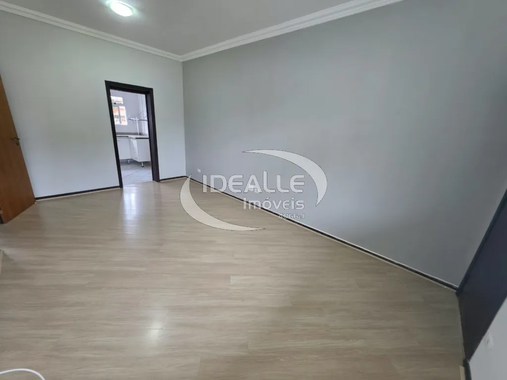 2-bedroom apartment with wood or laminate floors — photo 12
