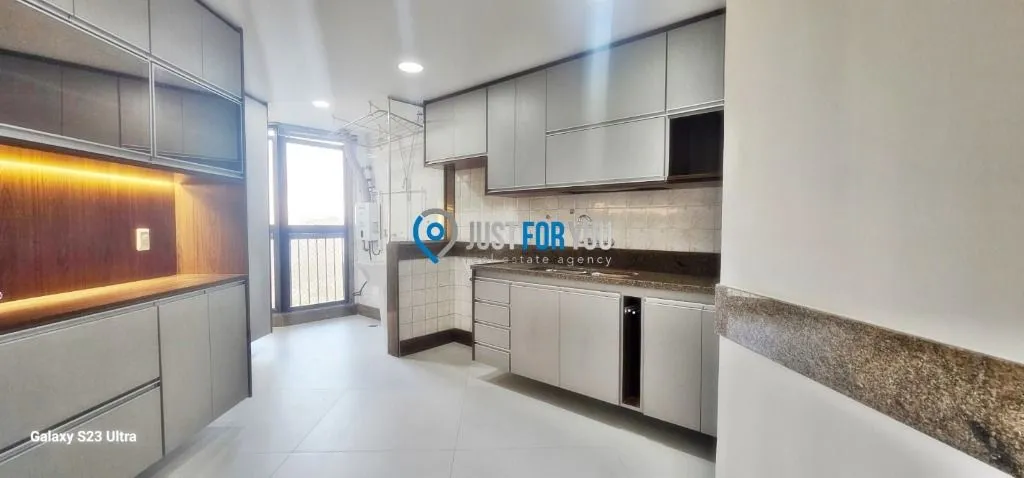 3-bedroom apartment with 4 baths and balcony — photo 11