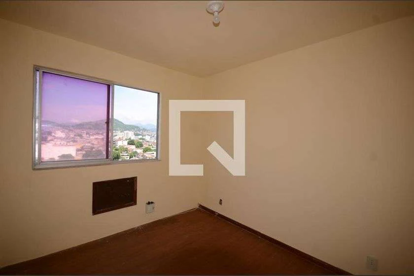 Apartamento com 2 quartos e box de vidro no banheiro — photo 17