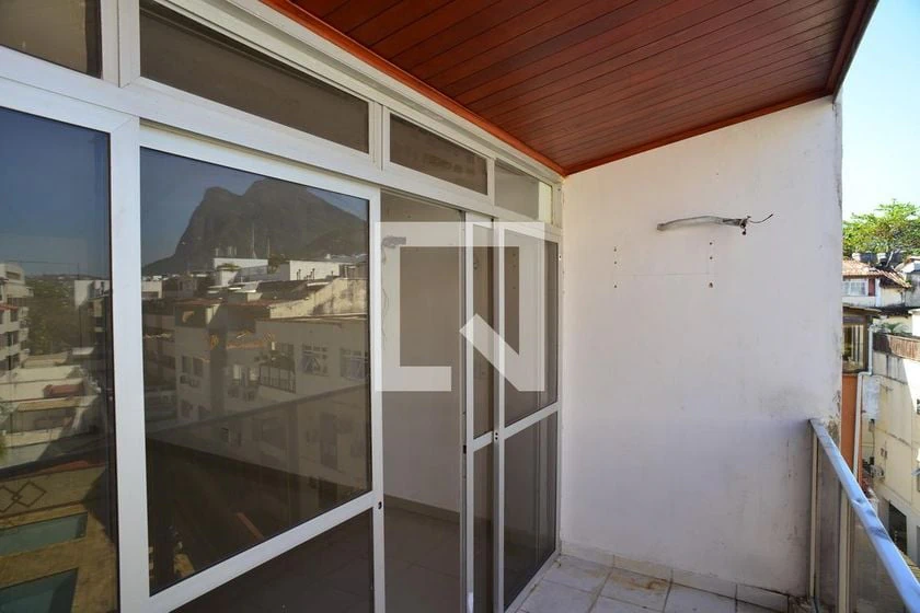 Top-floor rental with 4 bedrooms and 200 m² — photo 19