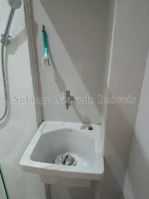 Studio mobiliado com bancada de cozinha compacta — photo 7