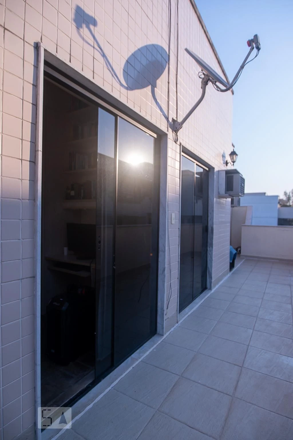 Furnished 3-bedroom apartment with private BBQ — photo 29