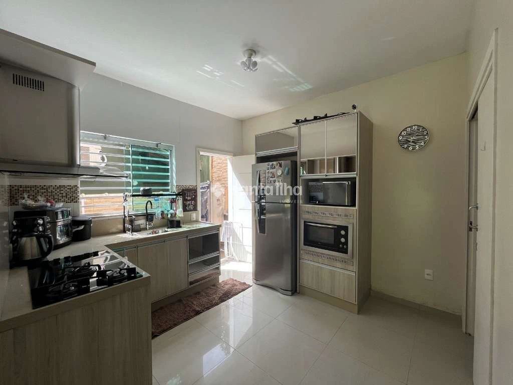 Casa de 2 habitaciones y 220 m² con suite — photo 2