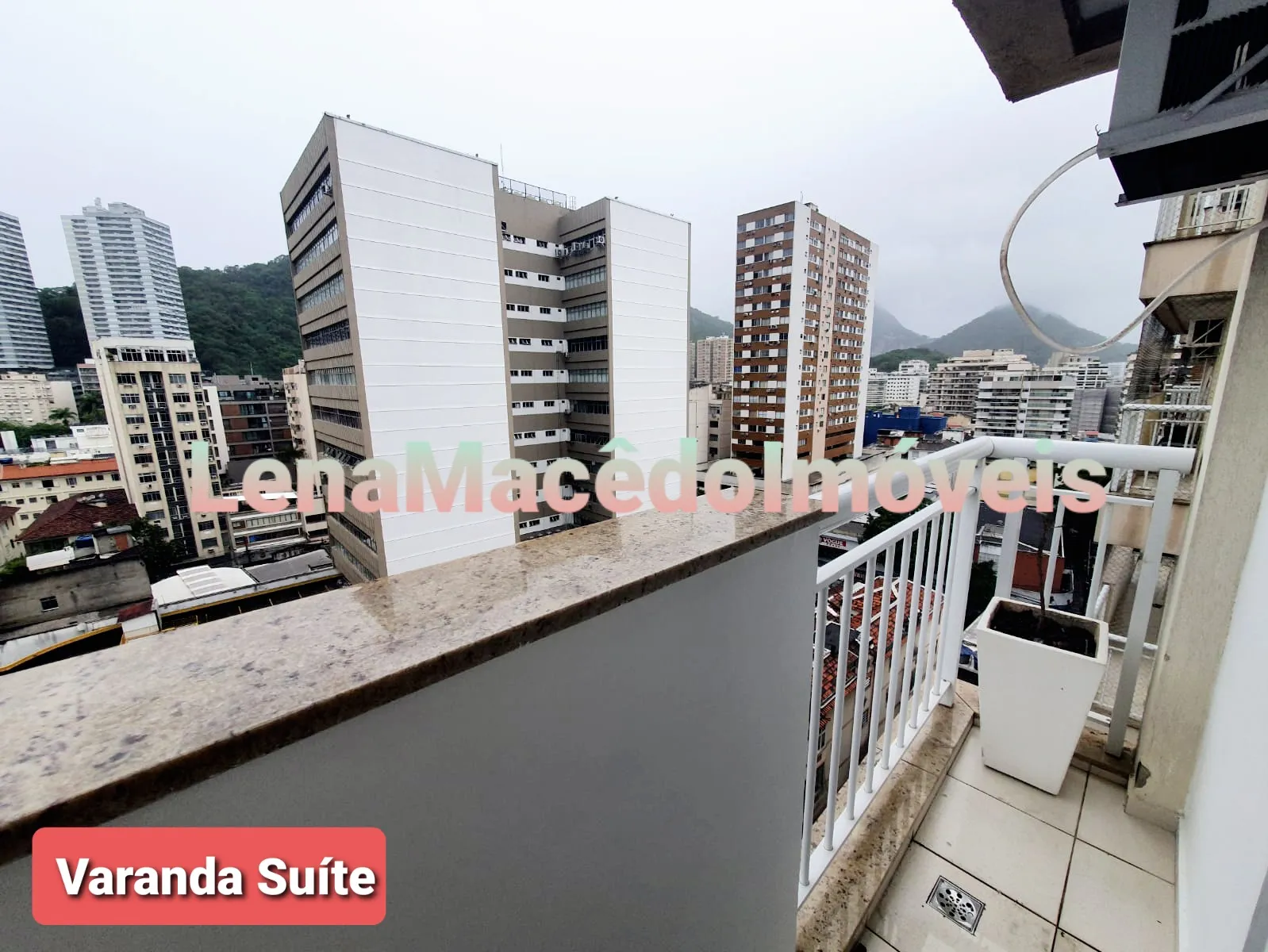 2-bedroom apartment with 2 bathrooms and a balcony — photo 31