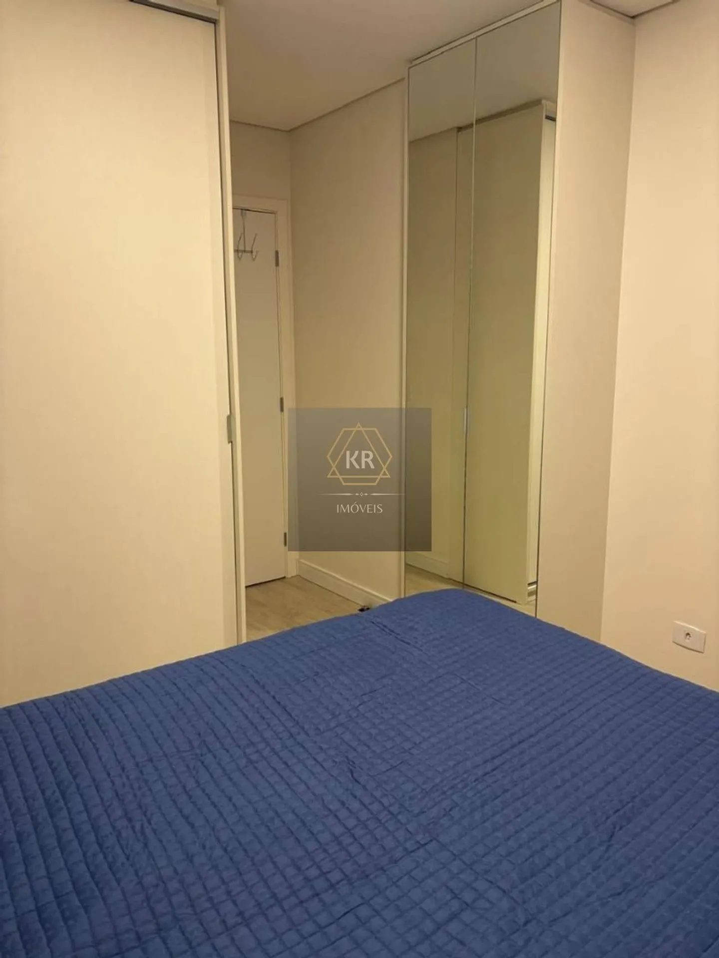 Glass-enclosed balcony in a 2-bedroom apartment, 60 m² — photo 40