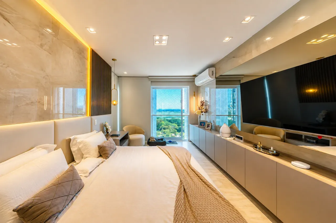 Furnished apartment, 266 m², with floor-to-ceiling windows — photo 22