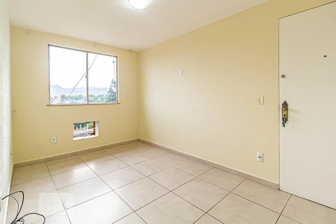 Unfurnished 2-bedroom apartment with a closed kitchen — photo 10