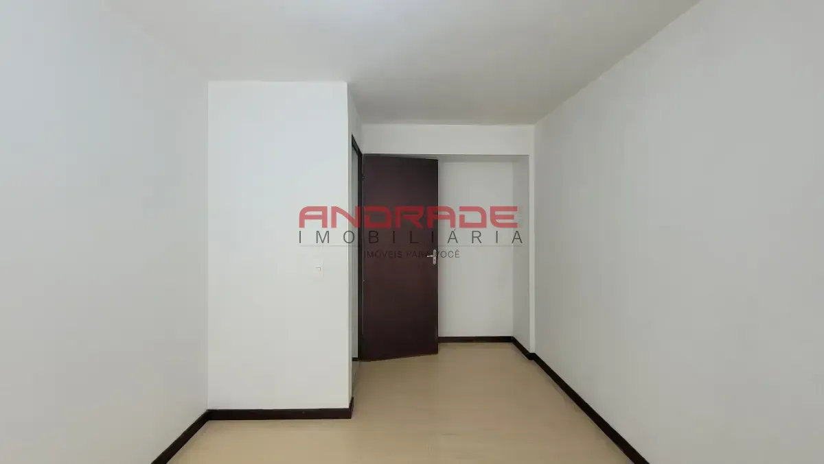 3-bedroom apartment with a separate closed-off kitchen — photo 38