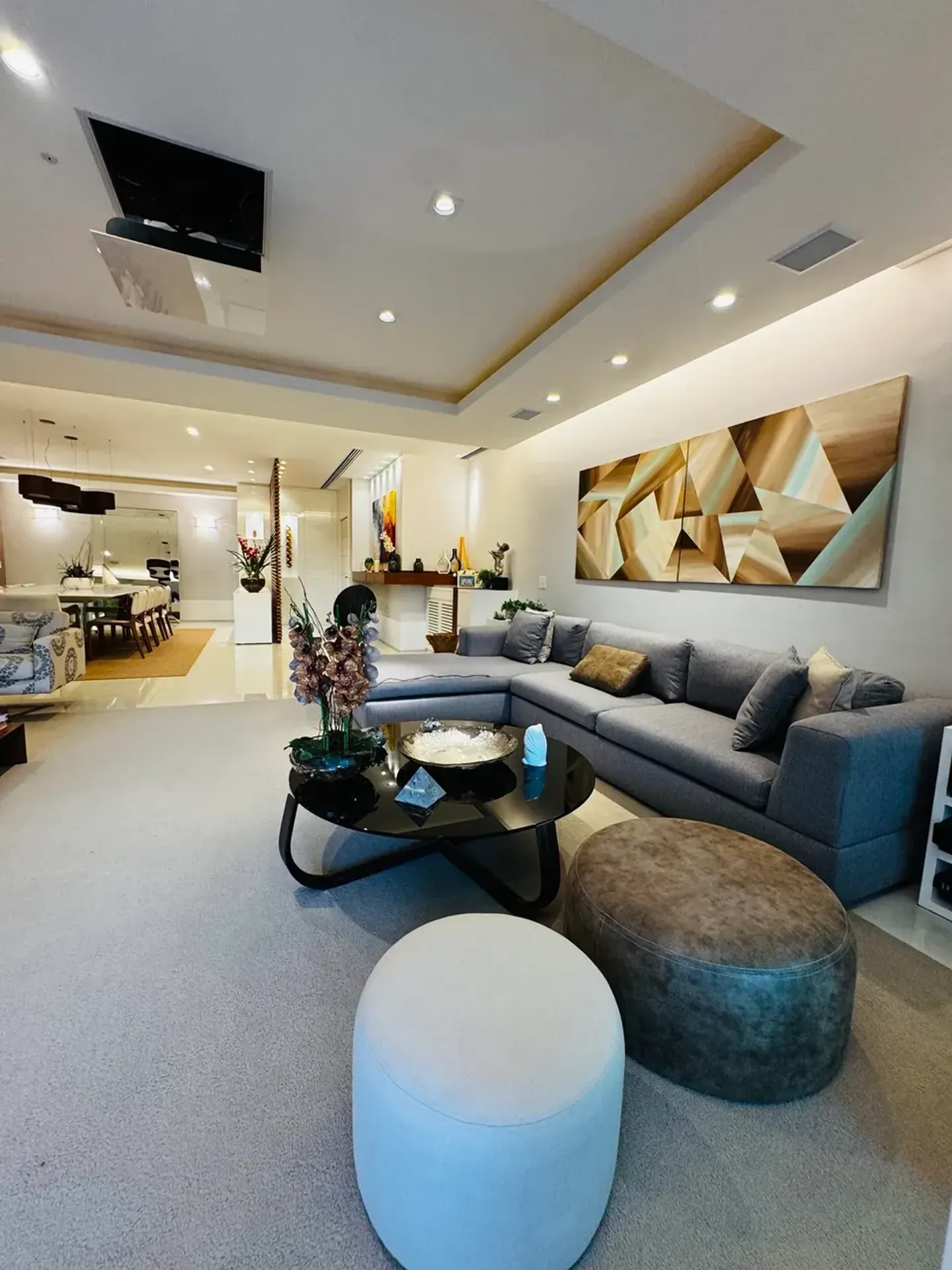 Furnished apartment with 4 bedrooms and open-plan kitchen — photo 25