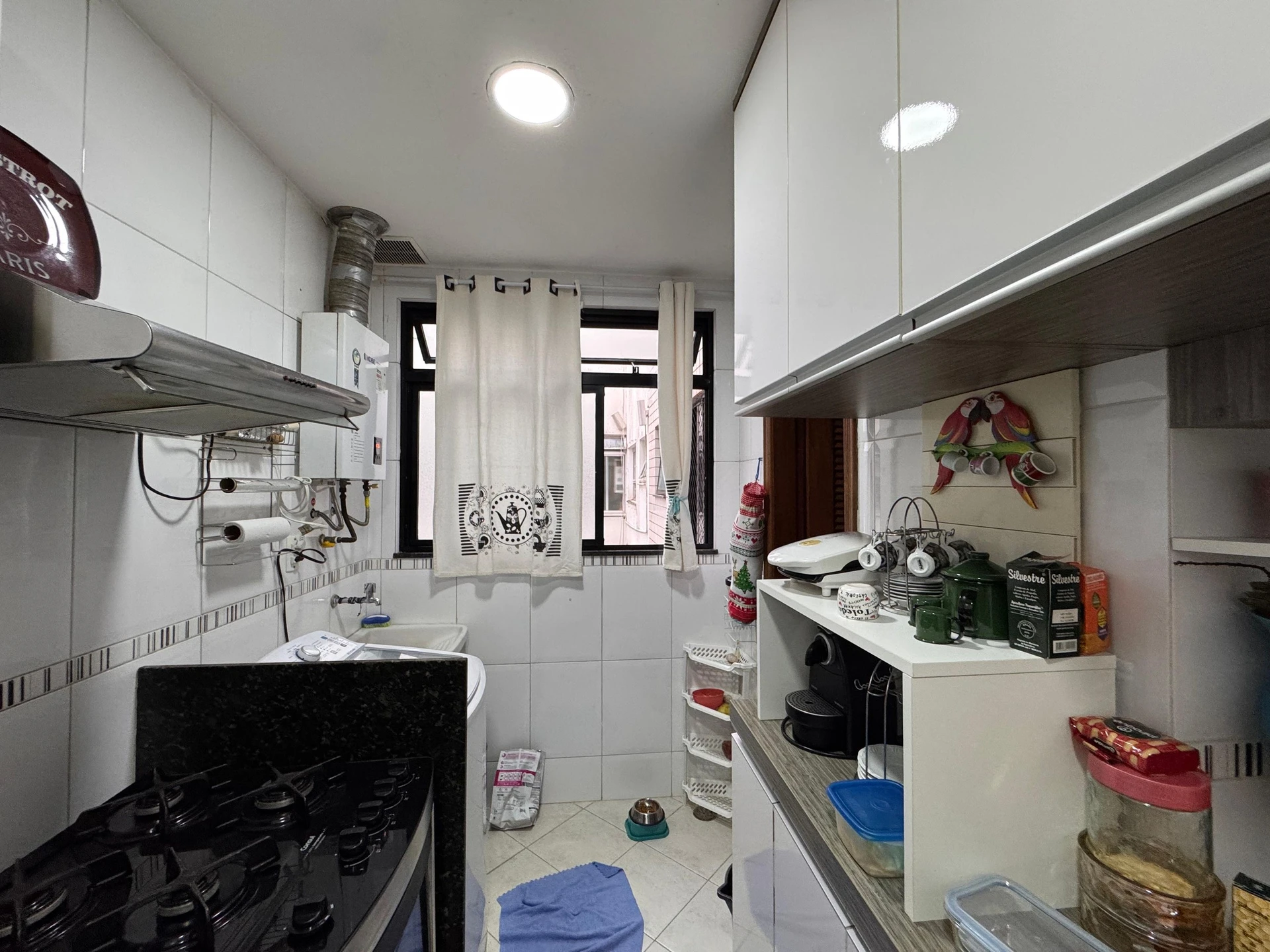 Walk-in closet in a 3-bedroom apartment, 130 m² — photo 13