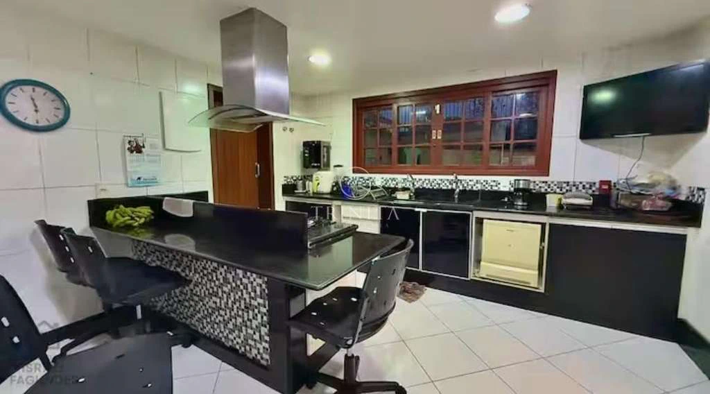 Furnished house with 7 bedrooms and 9 bathrooms — photo 2