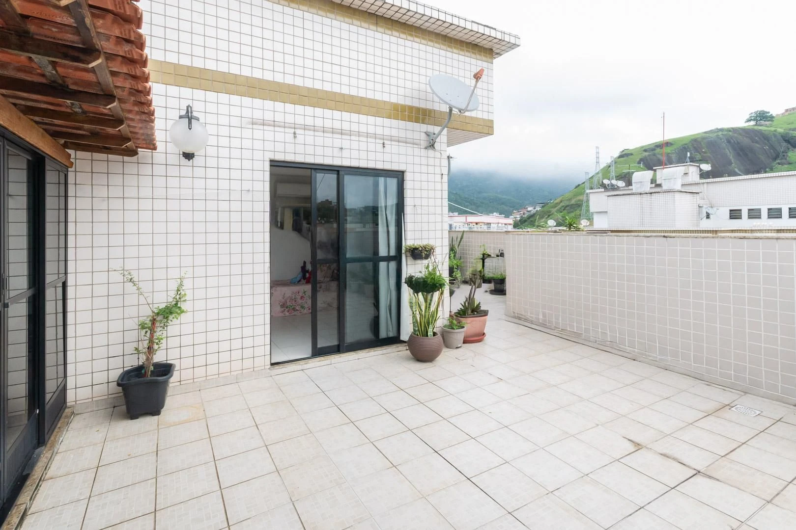 4-bedroom apartment with a mountain view in Rio de Janeiro — photo 61