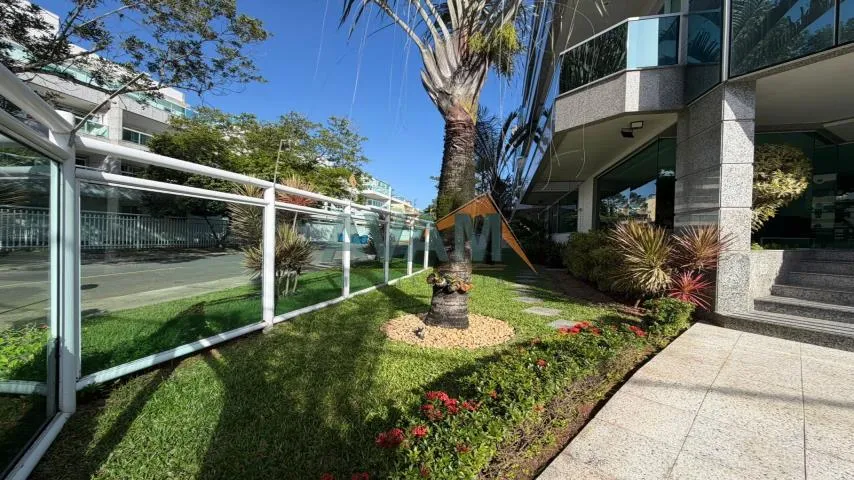 Glass-enclosed balcony in a 3-bedroom apartment, 80 m² — photo 31