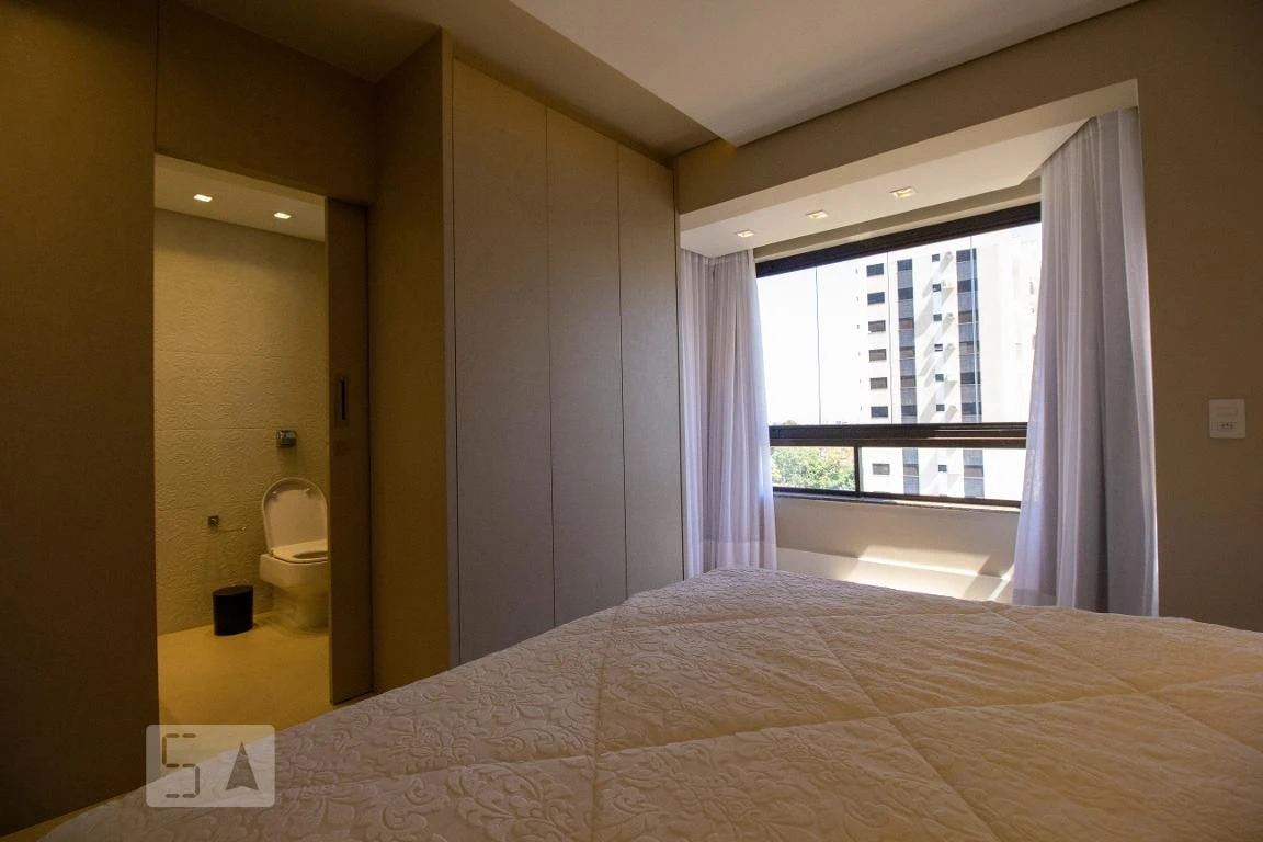 Apartamento de 4 quartos com janelas do piso ao teto, Centro — photo 47