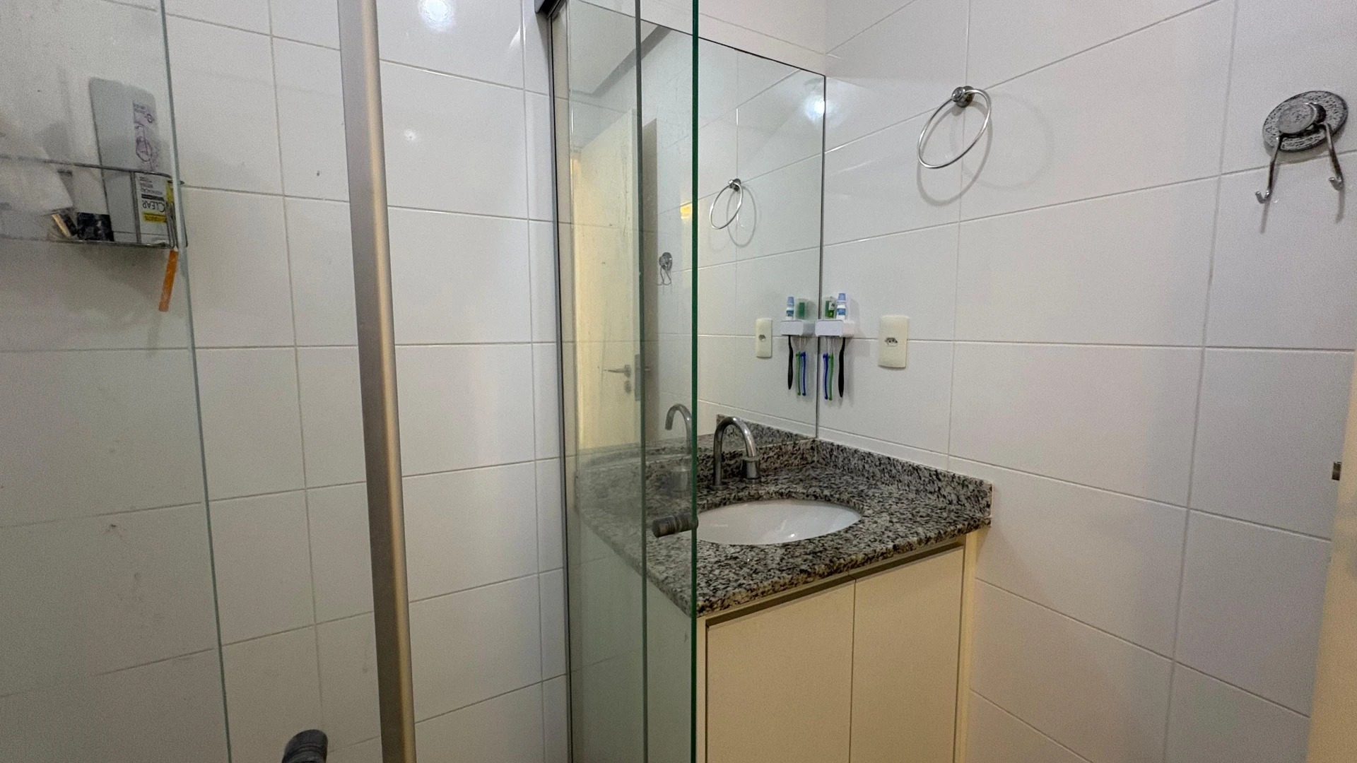 100 m² apartment with a grill on the balcony and a jacuzzi — photo 20