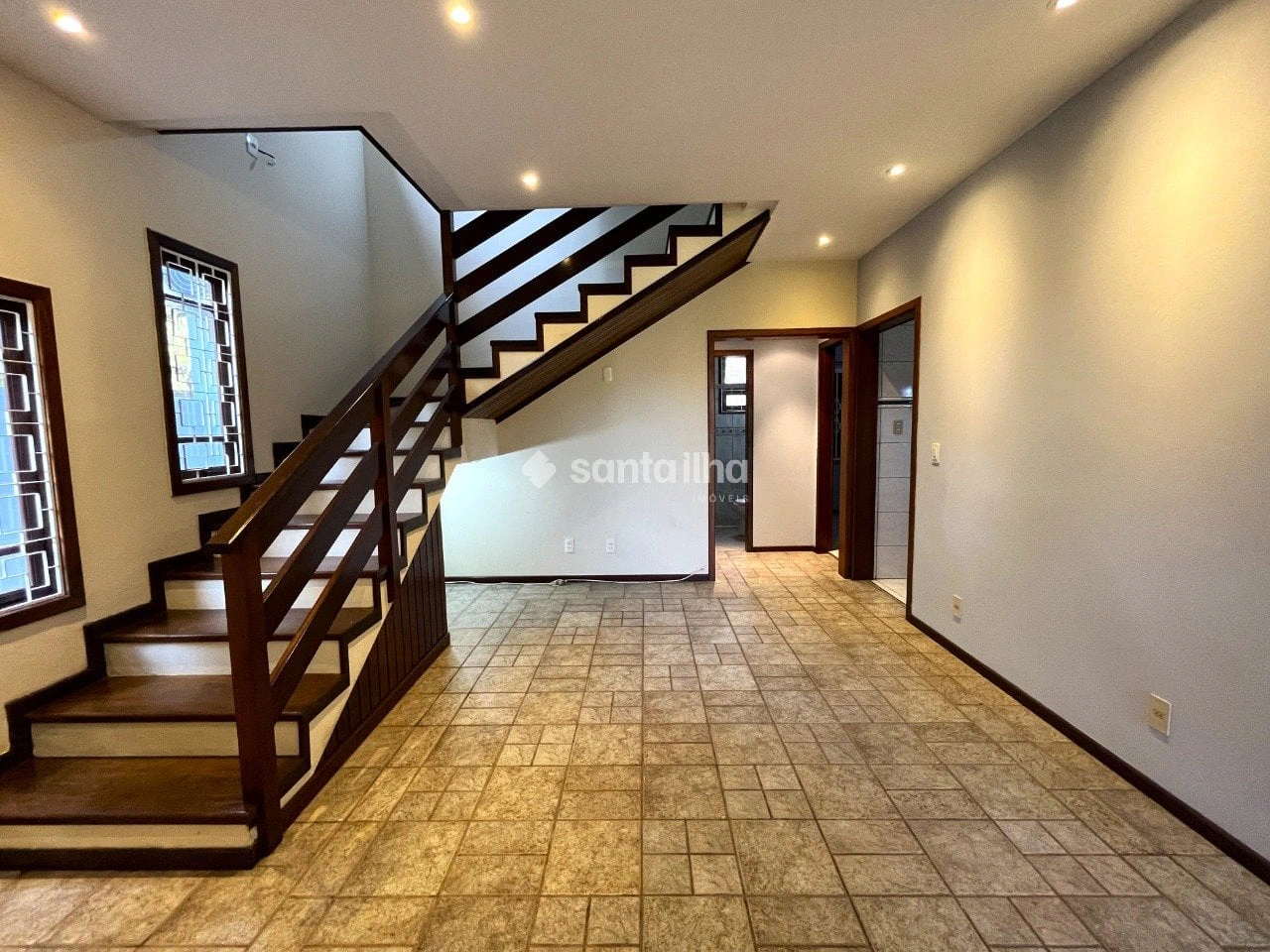 200 m² house with a private BBQ and a grill on the balcony