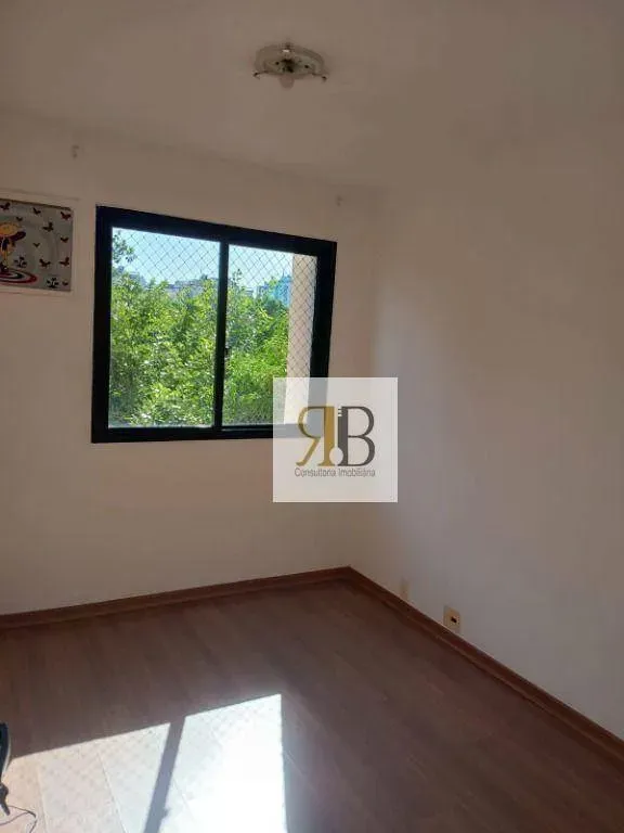 3-bedroom apartment in a building with a pool — photo 6