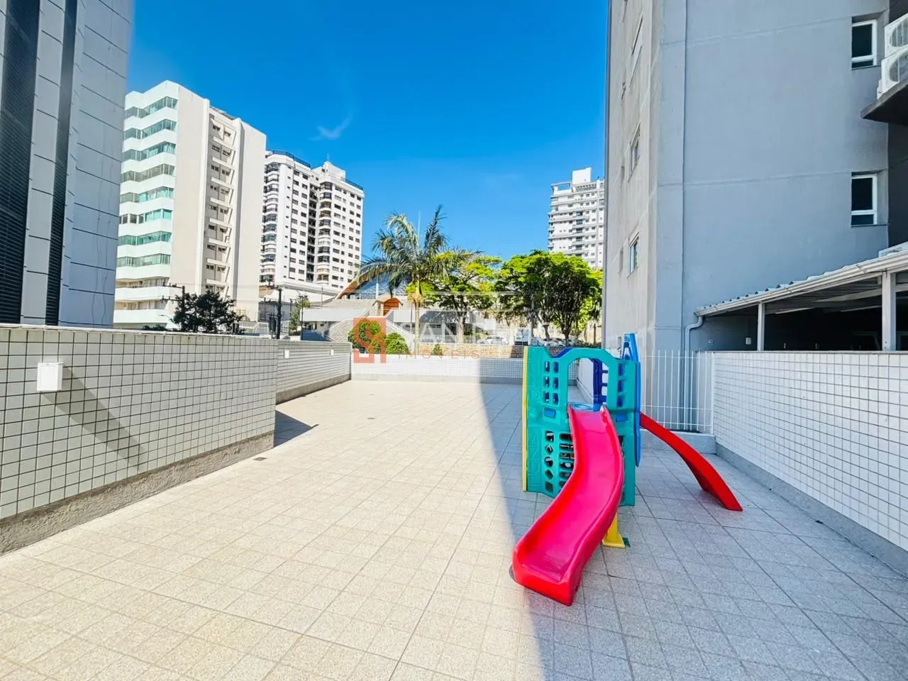 3-bedroom apartment with a water view — photo 18