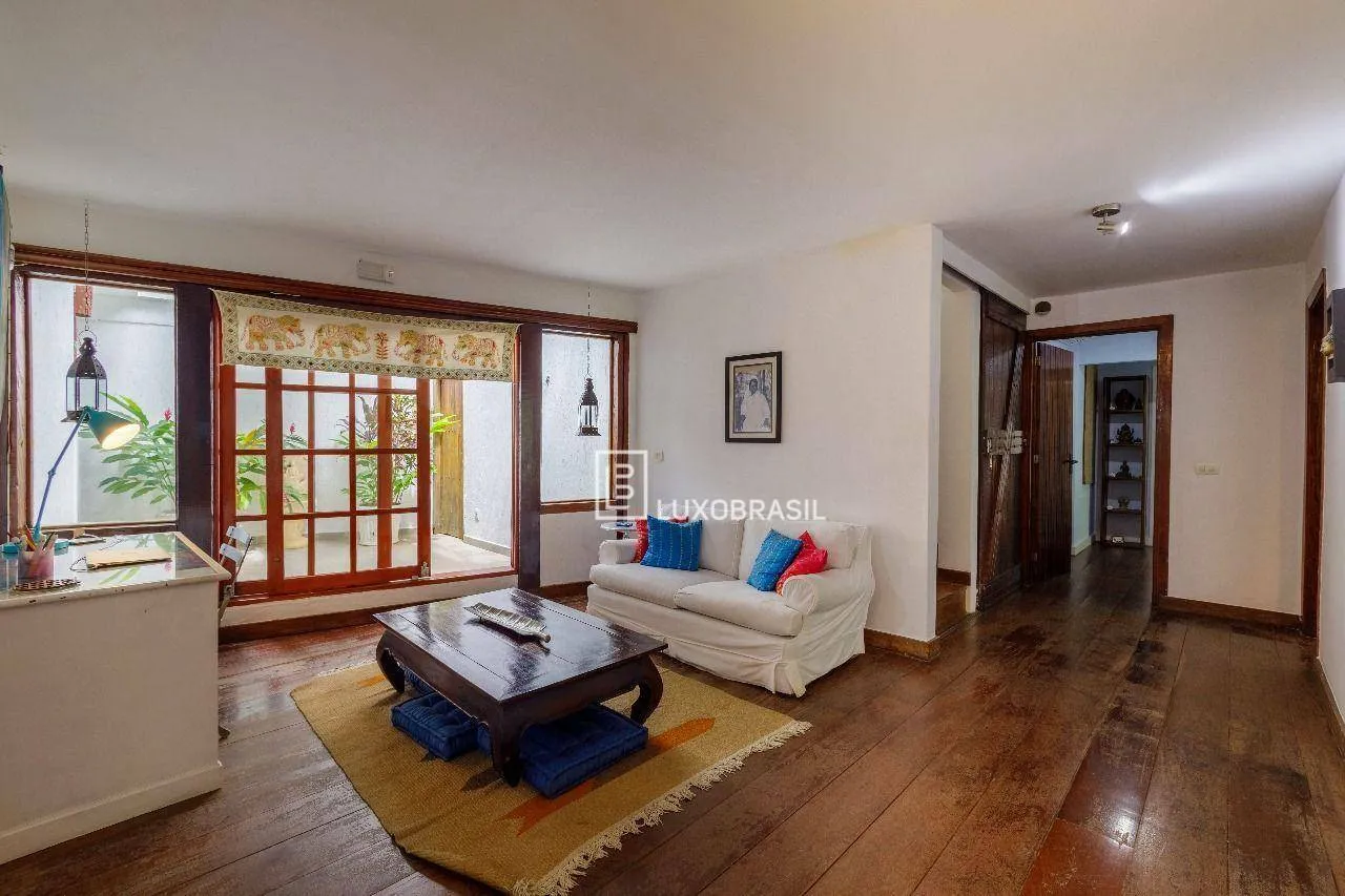 Triplex house with 4 bedrooms and 5 bathrooms with balcony — photo 3
