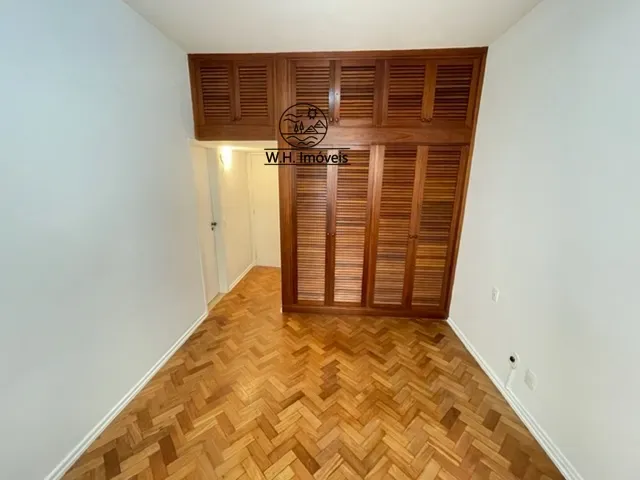 3-bedroom apartment with wood or laminate floors — photo 15