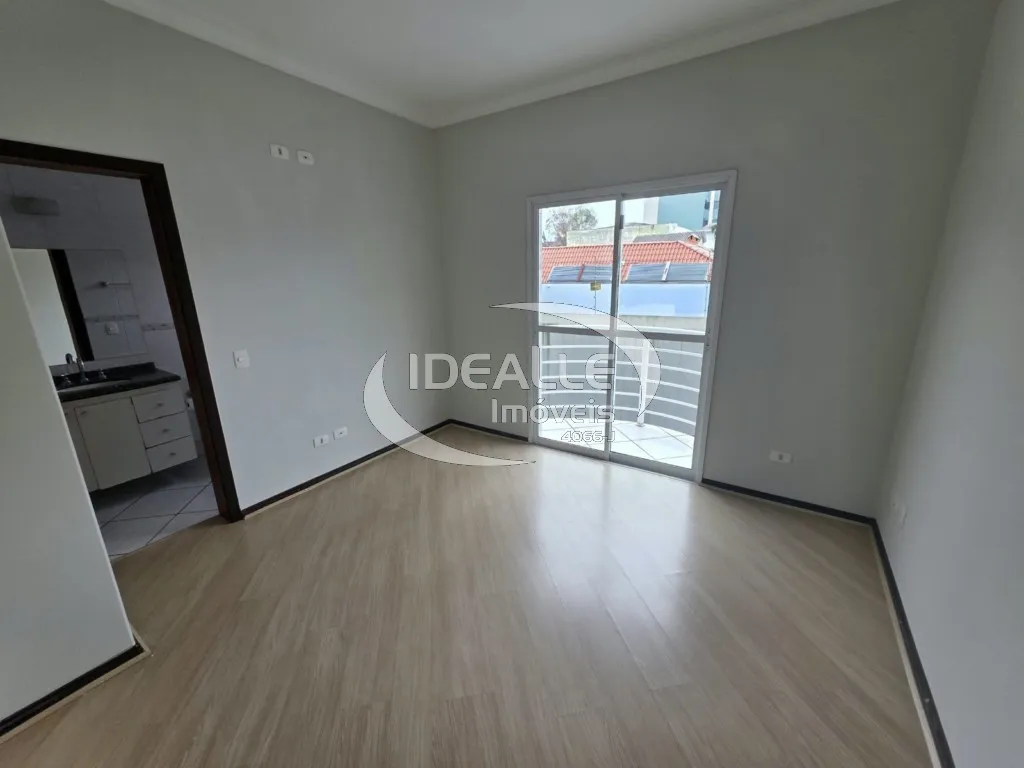 2-bedroom apartment with wood or laminate floors — photo 6