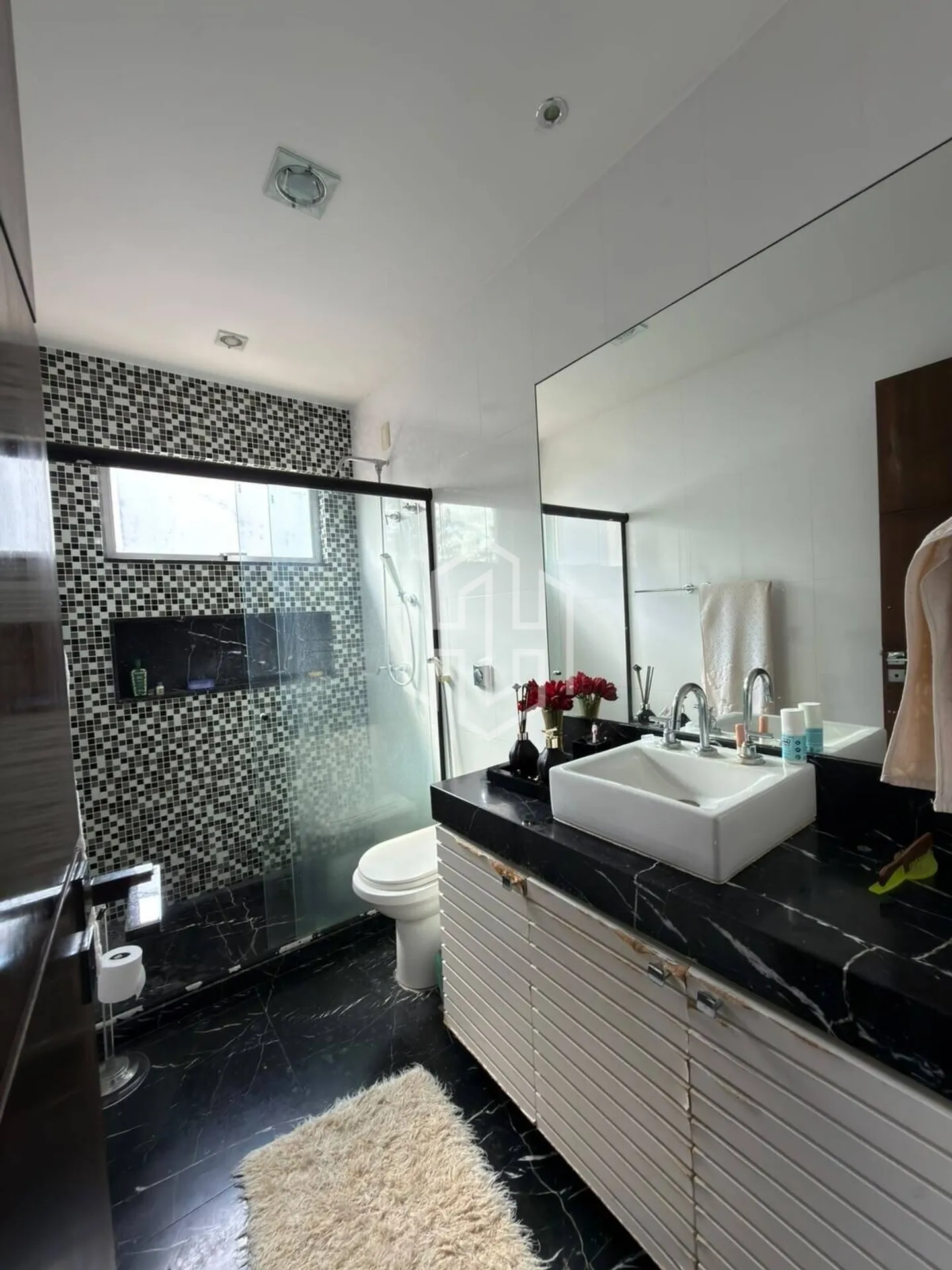Балкон з грилем та 5 спалень: будинок 450 м² — photo 25