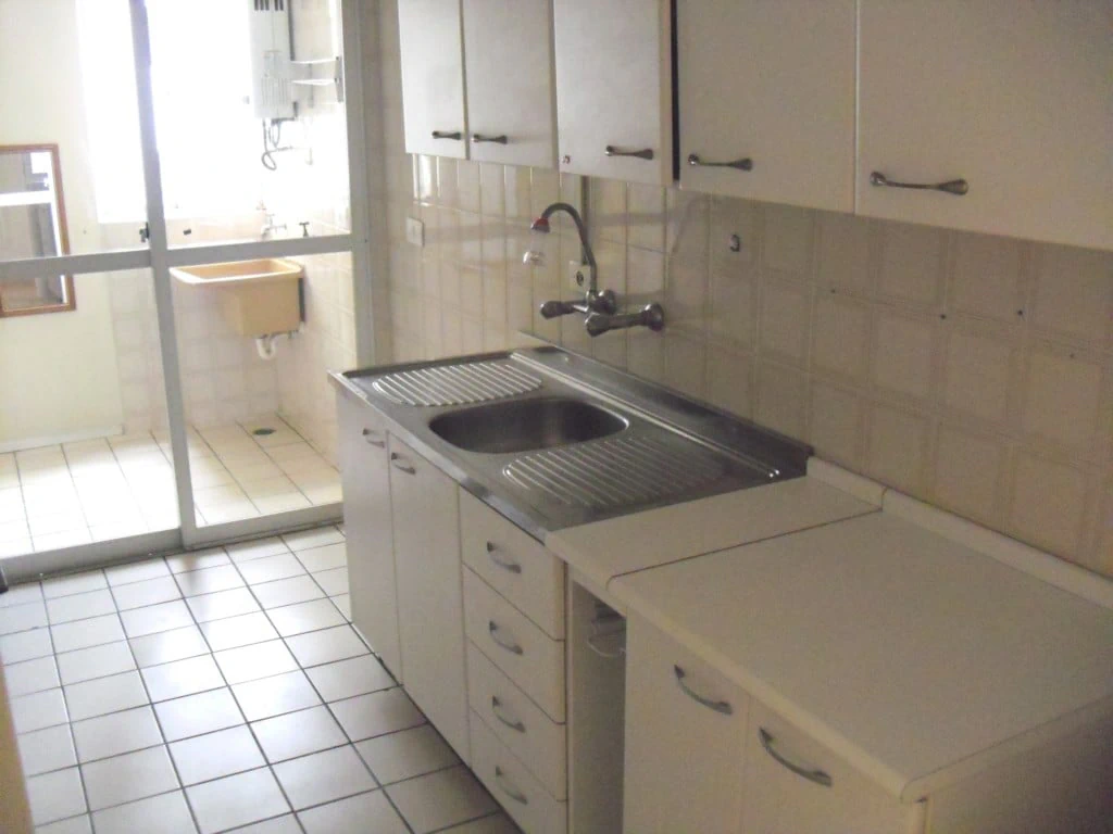 Wood or laminate floors in a 2-bedroom apartment, 122 m² — photo 6