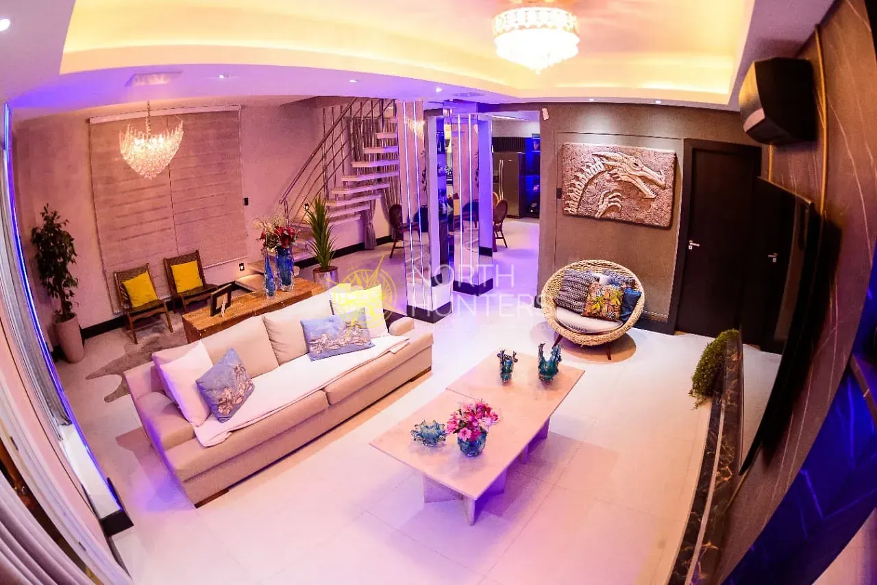 Casa con 5 dormitorios y cocina de concepto abierto — photo 9