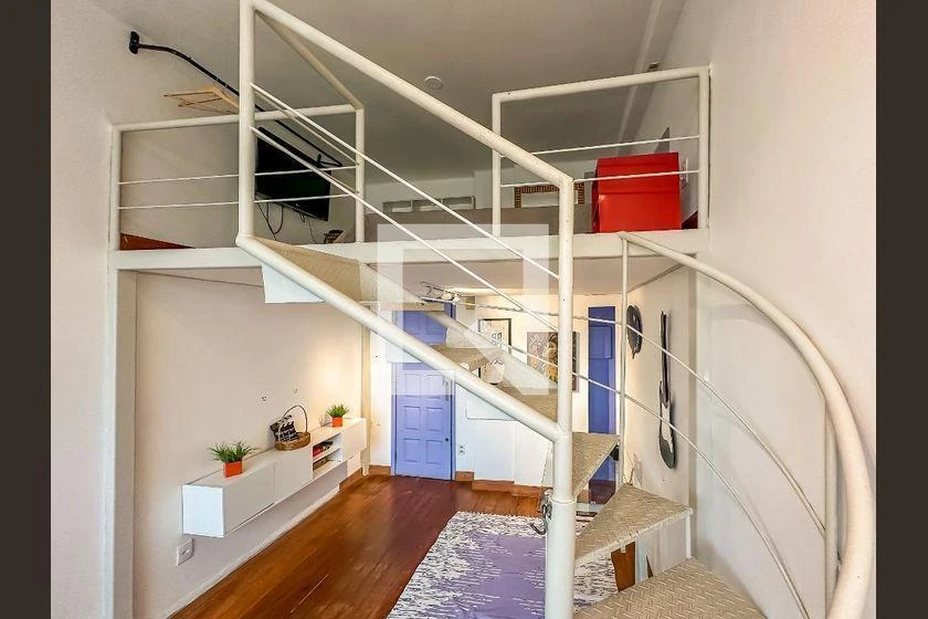 Furnished studio, 30 m², with floor-to-ceiling windows — photo 3
