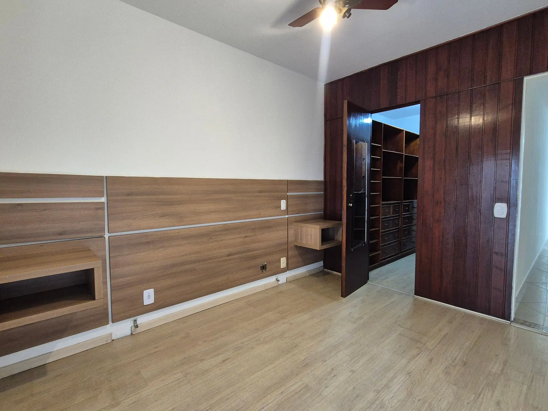 4-bedroom apartment with 3 bathrooms and a balcony — photo 12